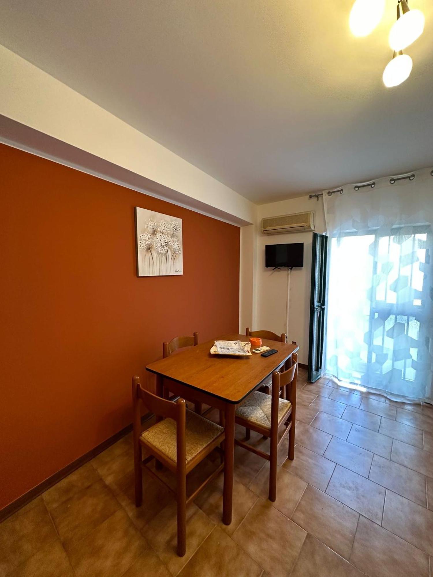 Nino'S Apartments Джардіні-Наксос Екстер'єр фото