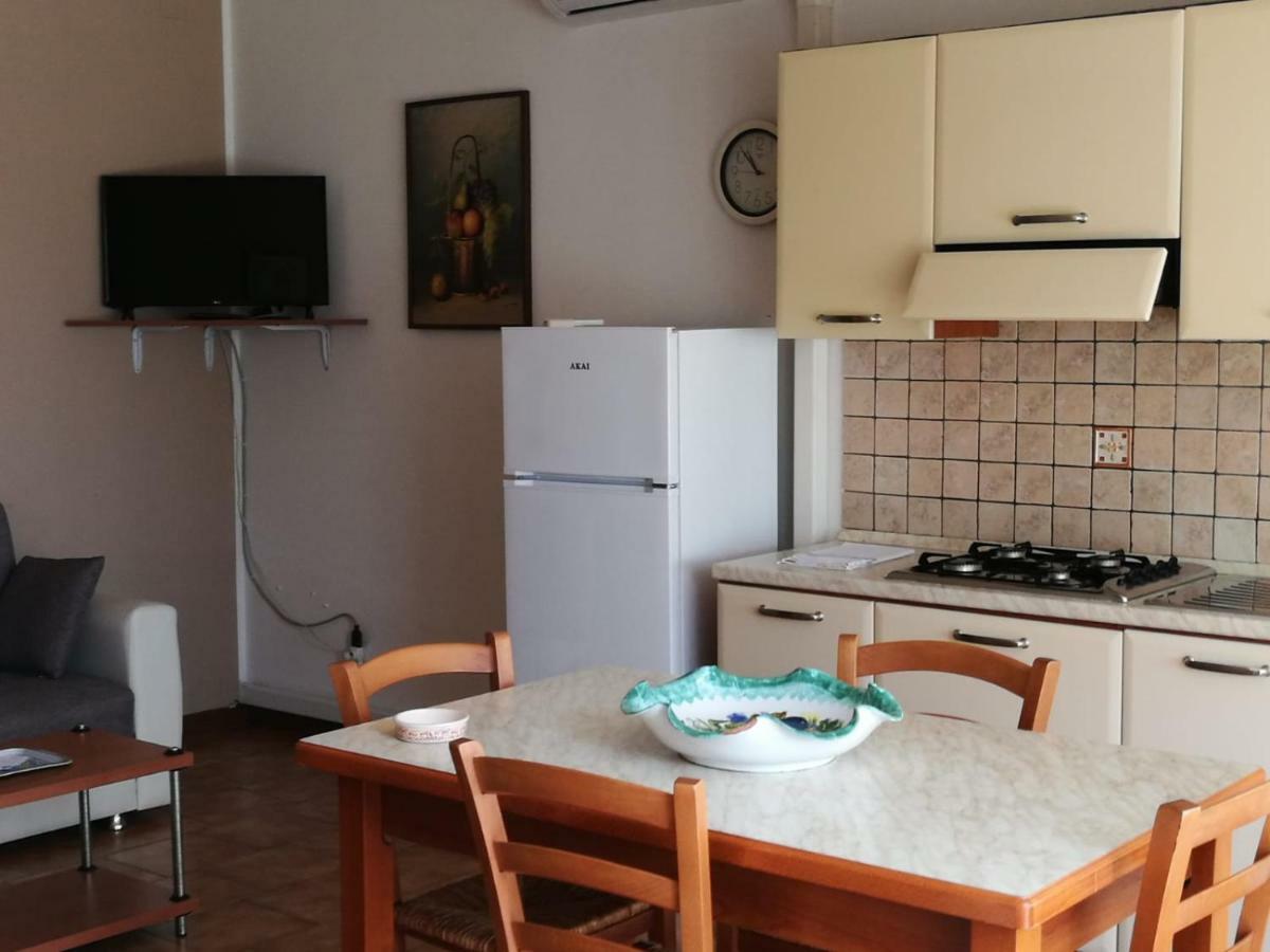 Nino'S Apartments Джардіні-Наксос Екстер'єр фото